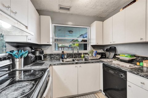 Villa ou maison à vendre à Hollywood, Floride: 3 chambres, 150.41 m2 № 2042197 - photo 21