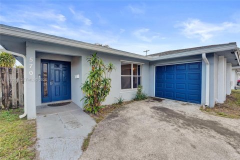 Villa ou maison à vendre à Hollywood, Floride: 3 chambres, 150.41 m2 № 2042197 - photo 2