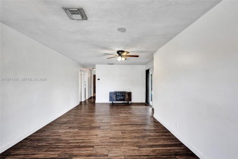 Villa ou maison à vendre à Hollywood, Floride: 3 chambres, 150.41 m2 № 2042197 - photo 8