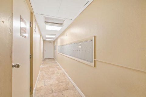 Condo in Sarasota, Florida, 1 bedroom  № 2148734 - photo 5