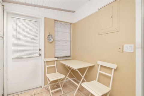 Condo in Sarasota, Florida, 1 bedroom  № 2148734 - photo 15