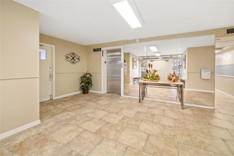 Condo in Sarasota, Florida, 1 bedroom  № 2148734 - photo 4