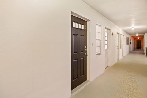 Condo in Sarasota, Florida, 1 bedroom  № 2148734 - photo 8