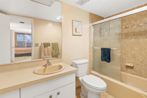 Condo in Sarasota, Florida, 1 bedroom  № 2148734 - photo 25