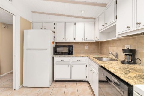 Condo in Sarasota, Florida, 1 bedroom  № 2148734 - photo 16