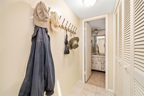 Condo in Sarasota, Florida, 1 bedroom  № 2148734 - photo 11