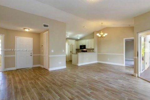 Casa en alquiler en Pembroke Pines, Florida, 3 dormitorios, 121.14 m2 № 1947958 - foto 3