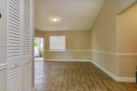 Casa en alquiler en Pembroke Pines, Florida, 3 dormitorios, 121.14 m2 № 1947958 - foto 8