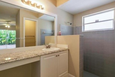 Casa en alquiler en Pembroke Pines, Florida, 3 dormitorios, 121.14 m2 № 1947958 - foto 9