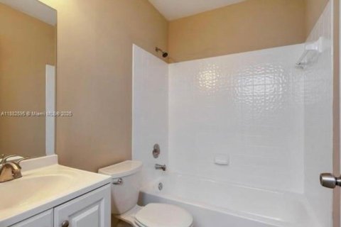 Casa en alquiler en Pembroke Pines, Florida, 3 dormitorios, 121.14 m2 № 1947958 - foto 5