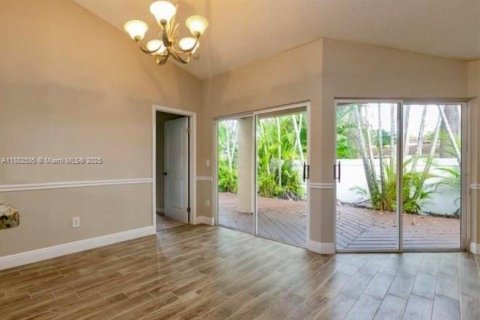 Casa en alquiler en Pembroke Pines, Florida, 3 dormitorios, 121.14 m2 № 1947958 - foto 6