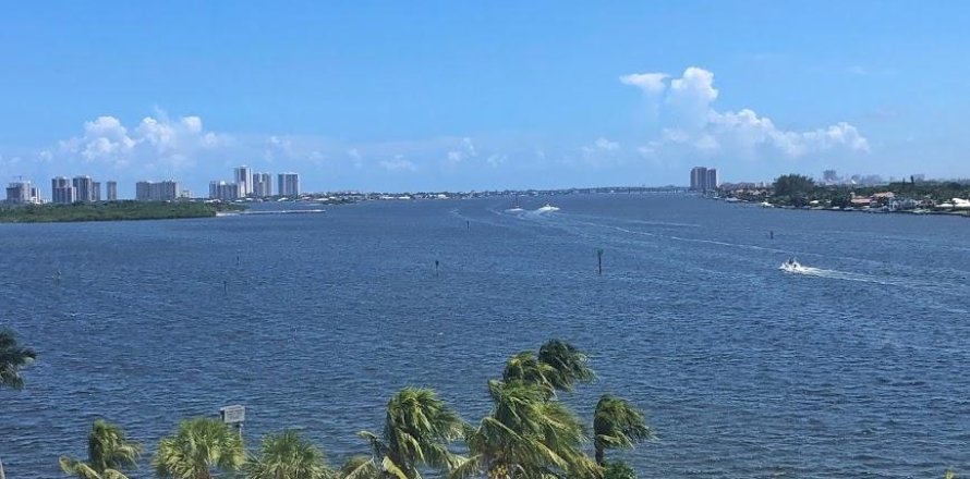Condo à North Palm Beach, Floride, 2 chambres № 2243003