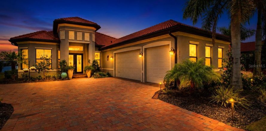 House in Nokomis, Florida 3 bedrooms, 258.18 sq.m. № 2266377