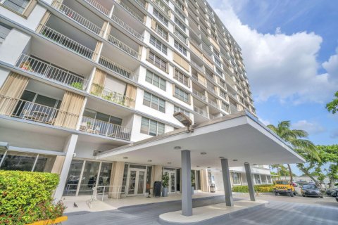 Condo in North Bay Village, Florida, 1 bedroom  № 1229136 - photo 1