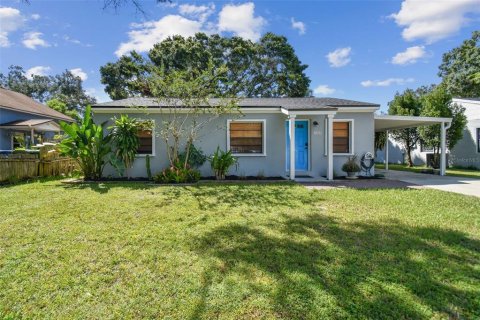 House in Tampa, Florida 3 bedrooms, 80.27 sq.m. № 1776984 - photo 1