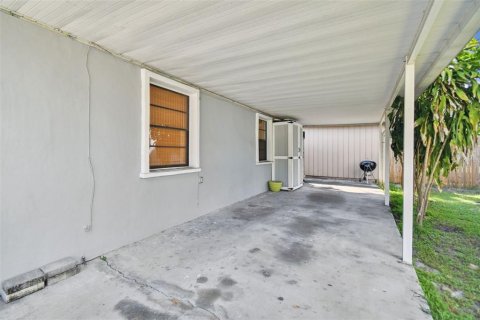 House in Tampa, Florida 3 bedrooms, 80.27 sq.m. № 1776984 - photo 29
