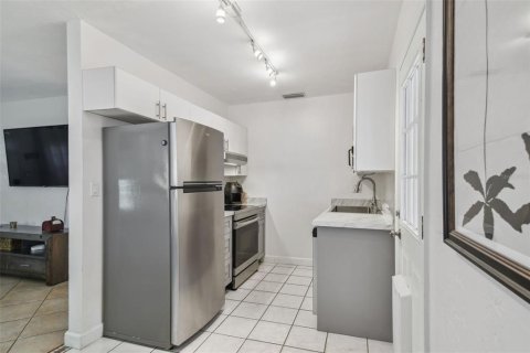 House in Tampa, Florida 3 bedrooms, 80.27 sq.m. № 1776984 - photo 14