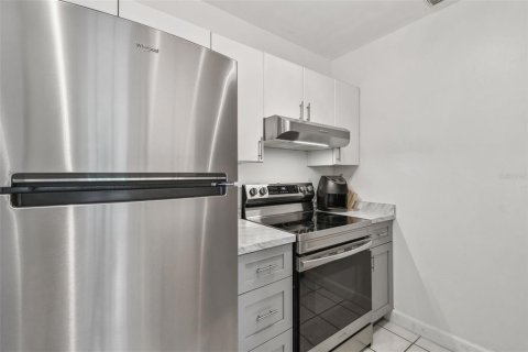 House in Tampa, Florida 3 bedrooms, 80.27 sq.m. № 1776984 - photo 11