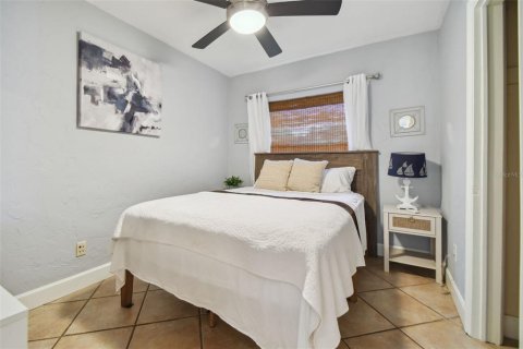House in Tampa, Florida 3 bedrooms, 80.27 sq.m. № 1776984 - photo 20