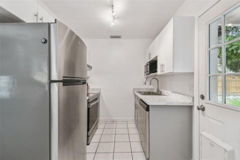 House in Tampa, Florida 3 bedrooms, 80.27 sq.m. № 1776984 - photo 15