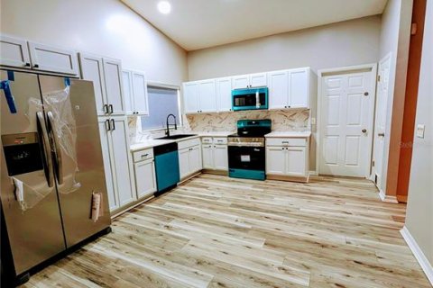 House in Orlando, Florida 3 bedrooms, 142.98 sq.m. № 1908118 - photo 3