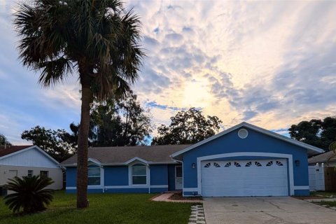 House in Orlando, Florida 3 bedrooms, 142.98 sq.m. № 1908118 - photo 1