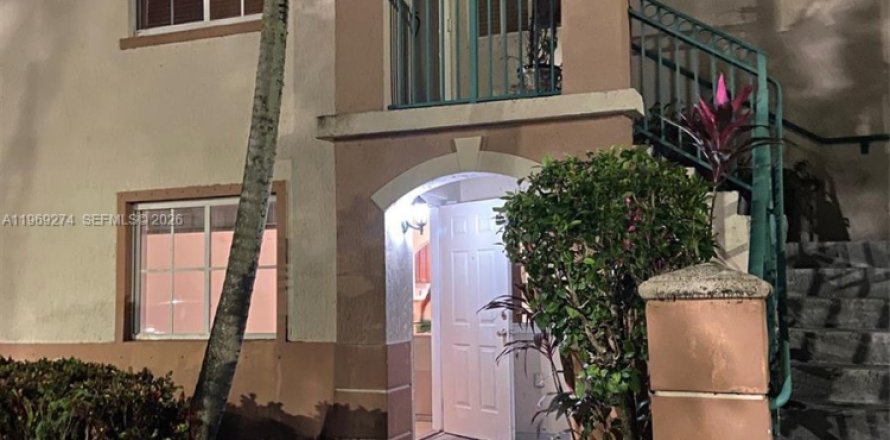 Condominio en Homestead, Florida, 2 dormitorios № 2030172