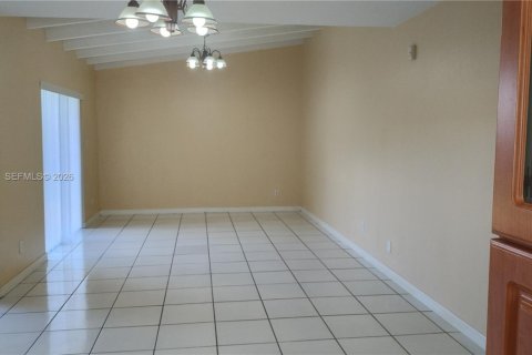 Touwnhouse à louer à Miami, Floride: 3 chambres, 126.81 m2 № 2086067 - photo 2