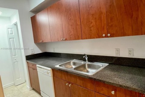 Appartement à louer à Miami, Floride: 1 chambre, 58.06 m2 № 2357911 - photo 2
