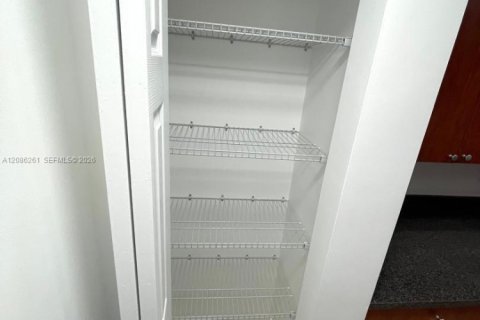 Appartement à louer à Miami, Floride: 1 chambre, 58.06 m2 № 2357911 - photo 4