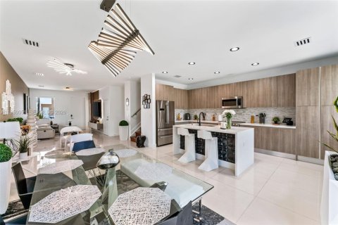 Townhouse in Doral, Florida 3 bedrooms, 168.71 sq.m. № 2005644 - photo 13