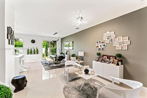 Townhouse in Doral, Florida 3 bedrooms, 168.71 sq.m. № 2005644 - photo 5