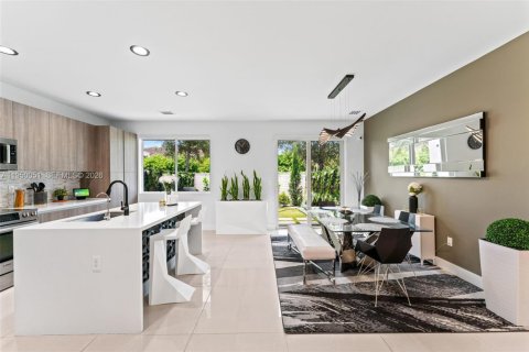 Townhouse in Doral, Florida 3 bedrooms, 168.71 sq.m. № 2005644 - photo 8