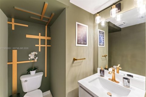 Townhouse in Doral, Florida 3 bedrooms, 168.71 sq.m. № 2005644 - photo 17