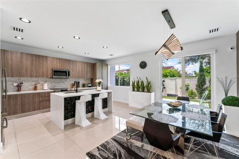 Townhouse in Doral, Florida 3 bedrooms, 168.71 sq.m. № 2005644 - photo 9