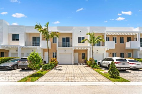 Townhouse in Doral, Florida 3 bedrooms, 168.71 sq.m. № 2005644