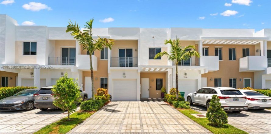 Townhouse in Doral, Florida 3 bedrooms, 168.71 sq.m. № 2005644