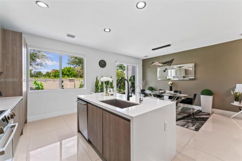 Townhouse in Doral, Florida 3 bedrooms, 168.71 sq.m. № 2005644 - photo 10