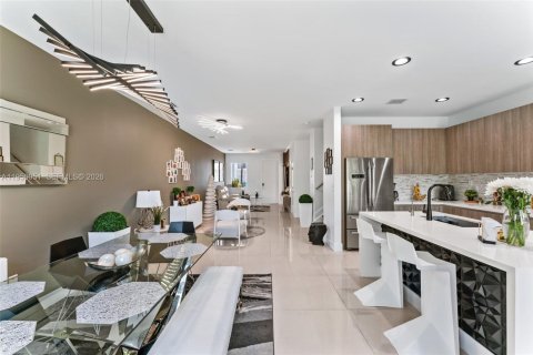 Townhouse in Doral, Florida 3 bedrooms, 168.71 sq.m. № 2005644 - photo 12