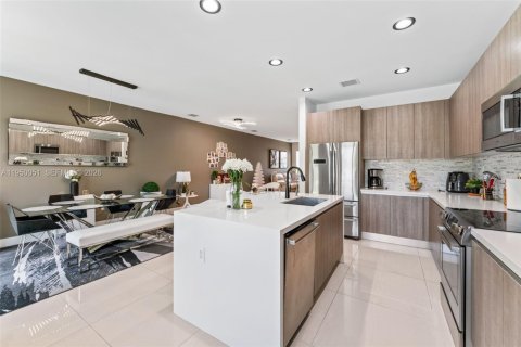 Townhouse in Doral, Florida 3 bedrooms, 168.71 sq.m. № 2005644 - photo 11