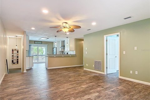 Duplex in New Smyrna Beach, Florida 2 bedrooms, 167.22 sq.m. № 1919714 - photo 22