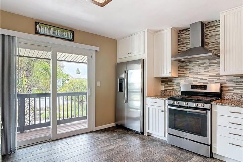 Duplex in New Smyrna Beach, Florida 2 bedrooms, 167.22 sq.m. № 1919714 - photo 26