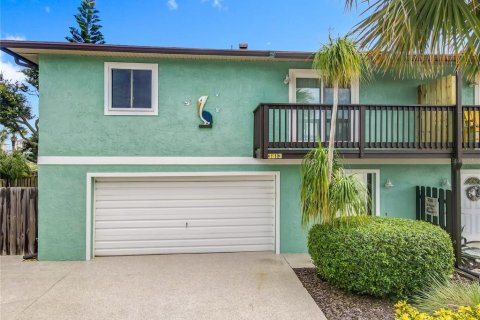 Duplex in New Smyrna Beach, Florida 2 bedrooms, 167.22 sq.m. № 1919714 - photo 5