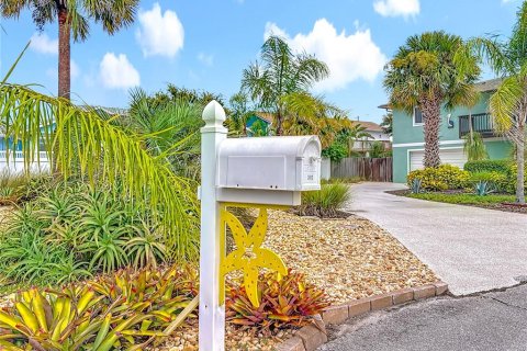 Duplex in New Smyrna Beach, Florida 2 bedrooms, 167.22 sq.m. № 1919714 - photo 6
