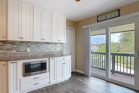 Duplex in New Smyrna Beach, Florida 2 bedrooms, 167.22 sq.m. № 1919714 - photo 29