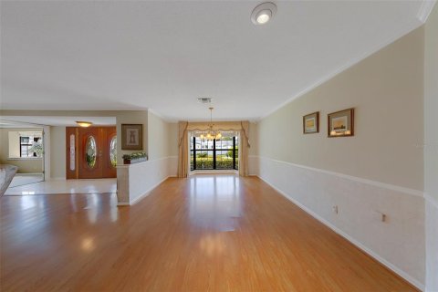 House in Clearwater, Florida 4 bedrooms, 329.62 sq.m. № 2147557 - photo 11