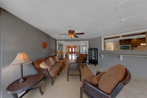 House in Clearwater, Florida 4 bedrooms, 329.62 sq.m. № 2147557 - photo 17