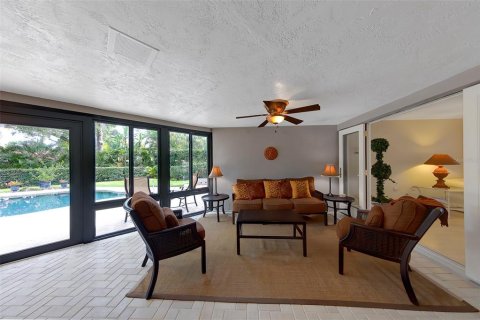 House in Clearwater, Florida 4 bedrooms, 329.62 sq.m. № 2147557 - photo 18