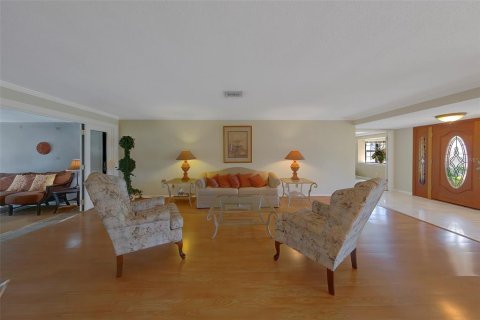 House in Clearwater, Florida 4 bedrooms, 329.62 sq.m. № 2147557 - photo 13