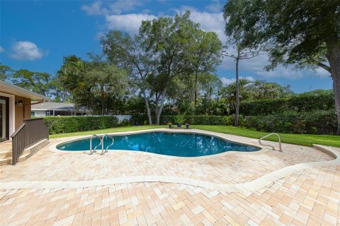 House in Clearwater, Florida 4 bedrooms, 329.62 sq.m. № 2147557 - photo 4